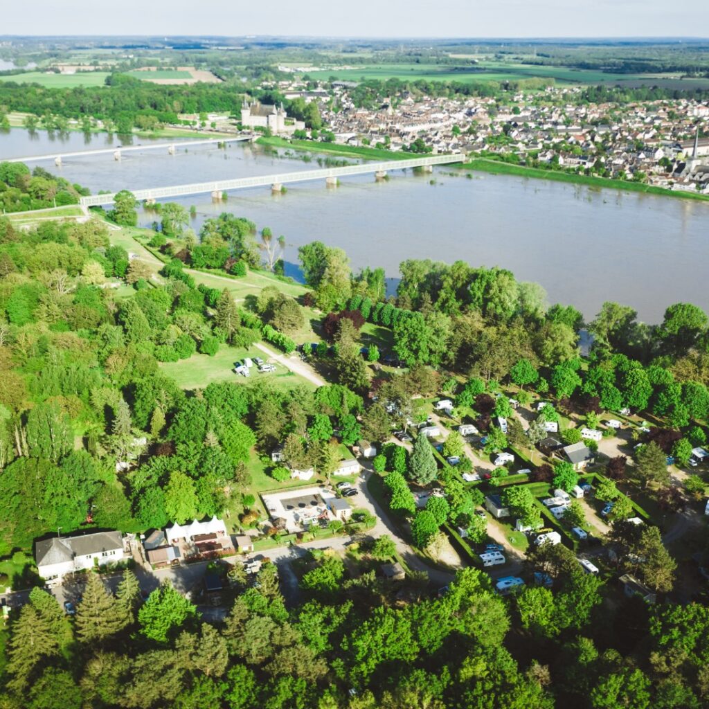 Camping le Jardin de Sully au bord de la Loire. Crédit photo : Camping le Jardin de Sully