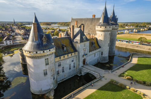 Vue aérienne château de Sully. Crédit photo : H.El Yamani CD 45