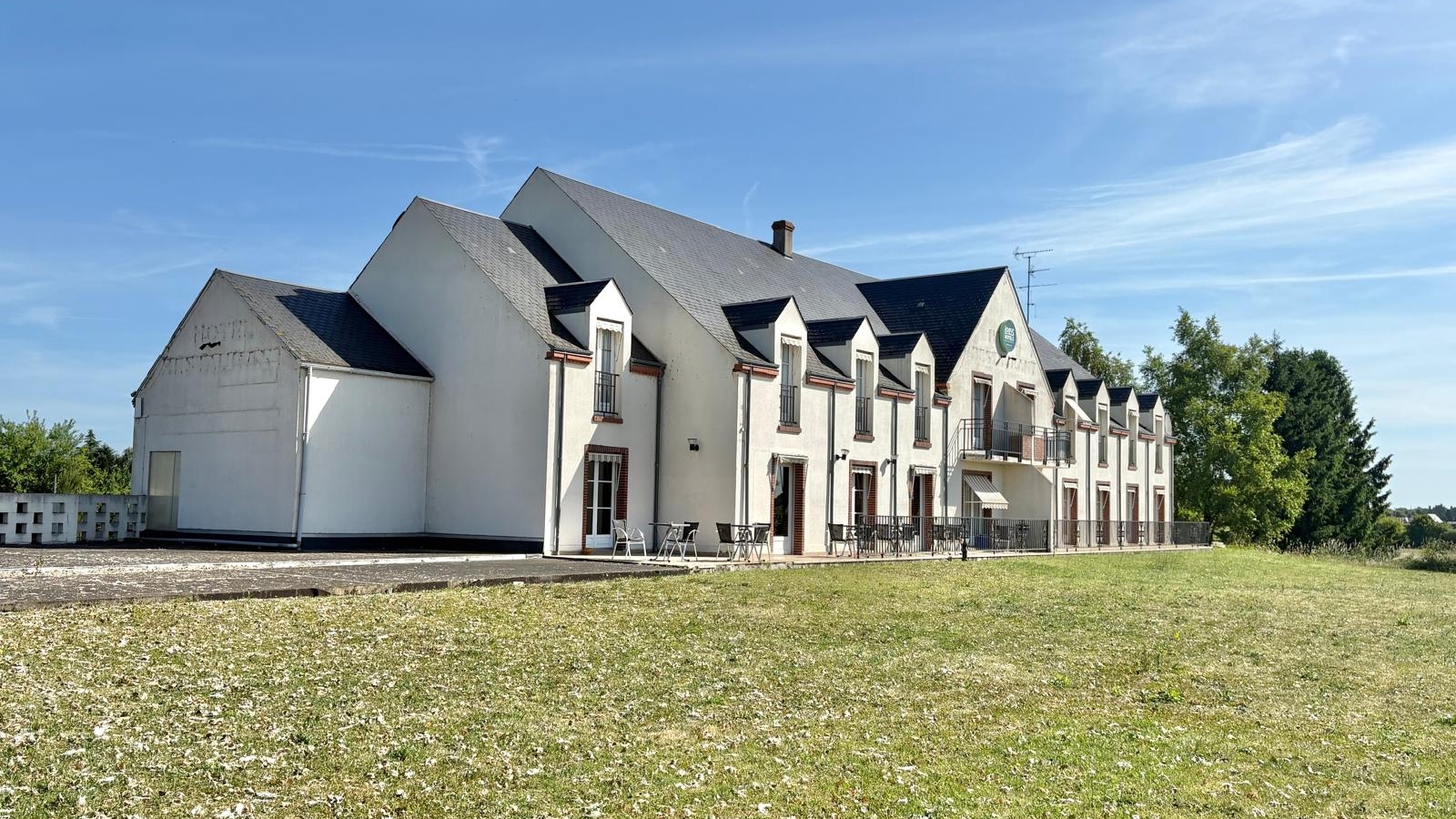 FACADE COTE ROUTE. Crédit photo : SLC