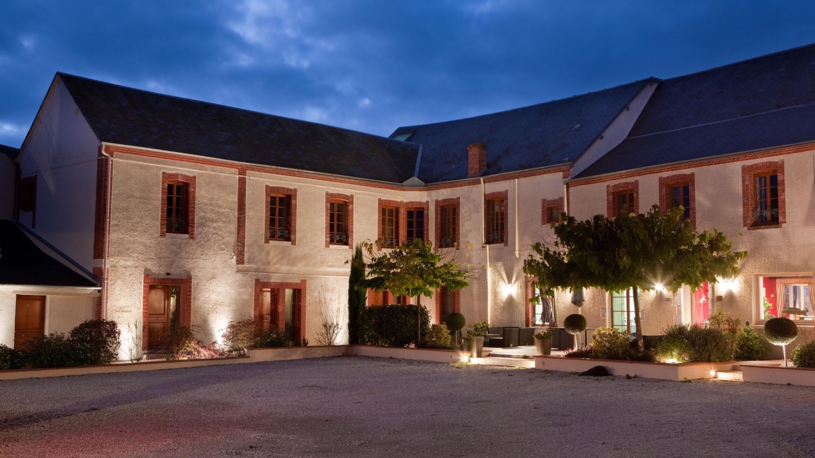 HB-exterieur-nuit. Crédit photo :