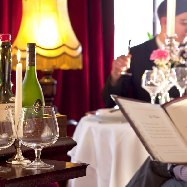 Restaurant du grand sully miroir. Crédit photo : © Hostellerie du grand Sully