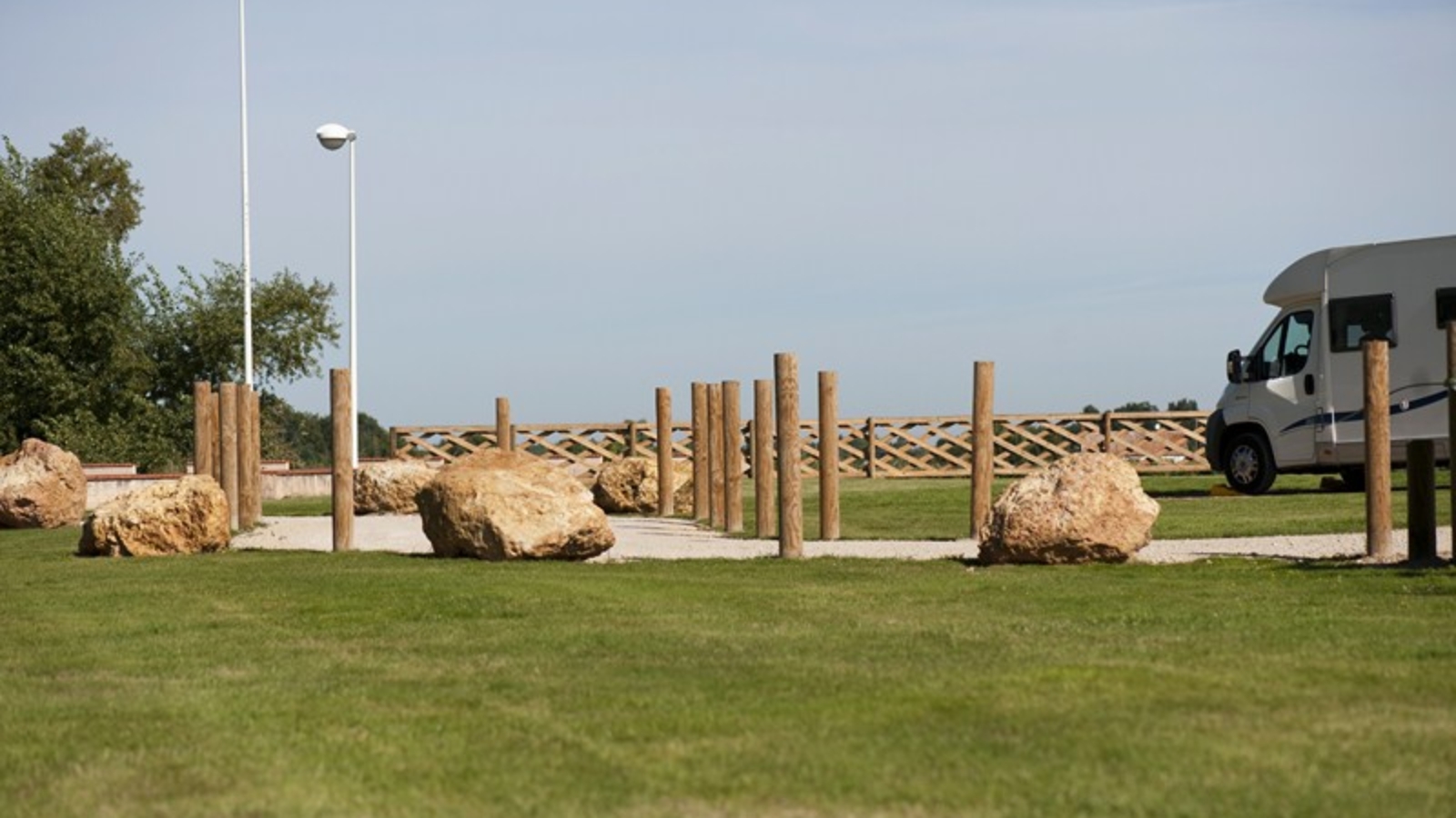 Aire de camping-car Sully-sur-Loire 1. Crédit photo : © OTSULLY