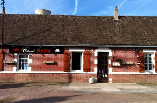 Le cheval rouge façade. Crédit photo : © OTSULLY