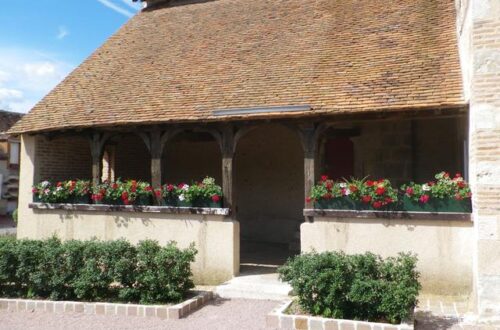eglise notre dame porche. Crédit photo : © Conservation départementale du Loiret