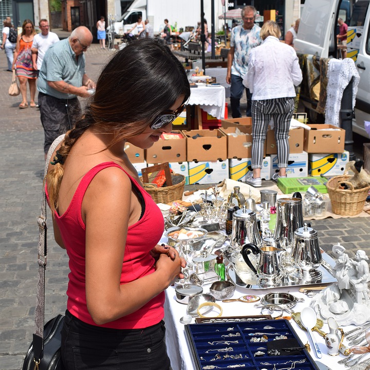 vide grenier. Crédit photo :