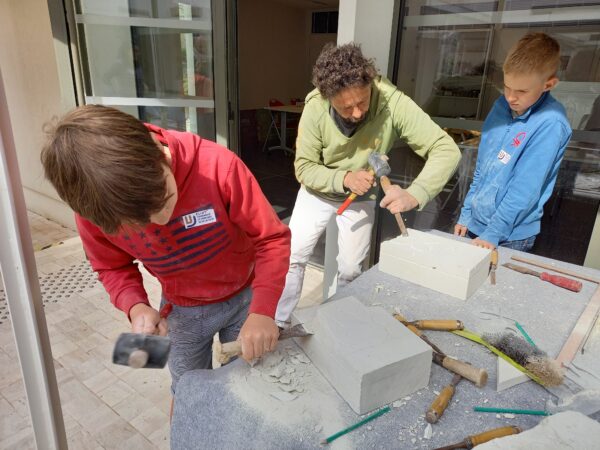 Vacs printemps - taille de pierre. Crédit photo : LE BELVEDERE