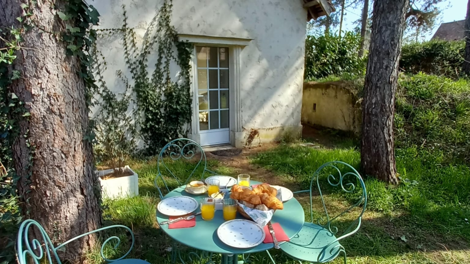 Maisonnette petit dej dehors. Crédit photo : Natacha Crnjanski
