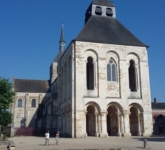 Abbaye de Fleury vue de face ensoleillé