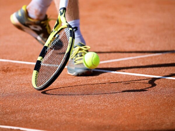 hansmarkutt-tennis-5782695_1920. Crédit photo : hansmarkutt